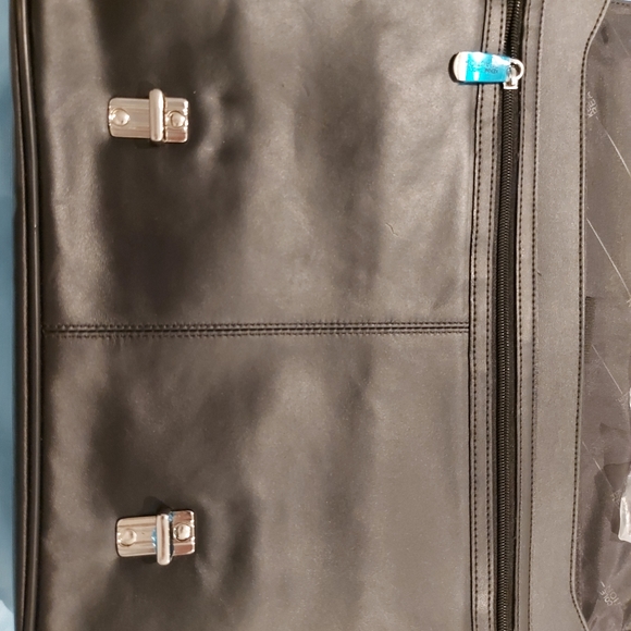 NWT Kenneth Cole 15.6" Leather Blk Messenger Bag - Picture 4 of 11